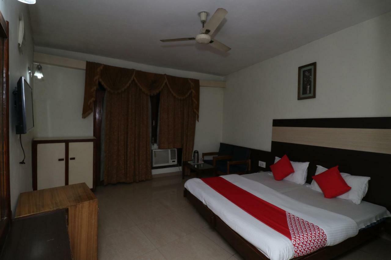 Oyo 38036 Hotel Basera Катра Экстерьер фото