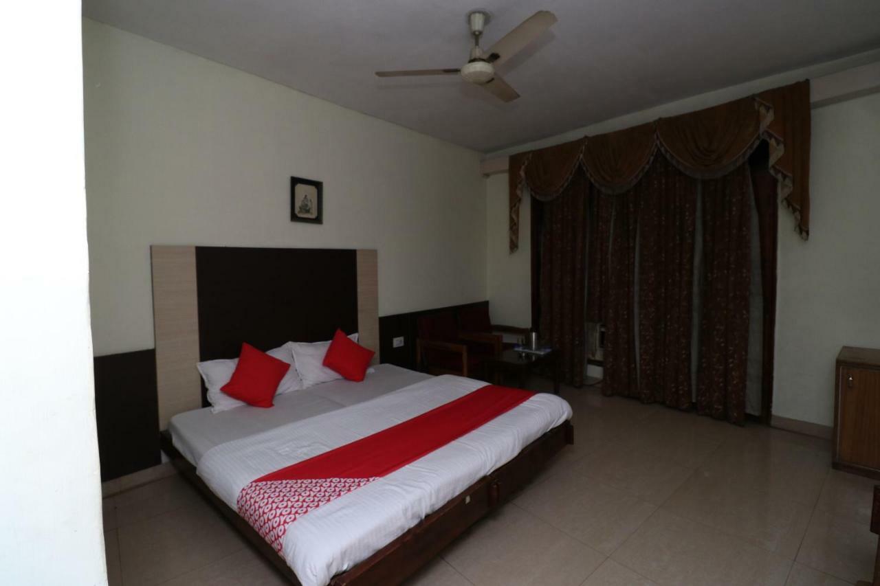 Oyo 38036 Hotel Basera Катра Экстерьер фото